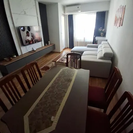 2 Bedrrooms -Cozy Skopje Retreat Апартаменты *